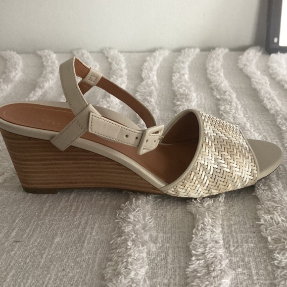 COPY - Vionic high heels, size 9 cream with white - Picture 5 of 5
